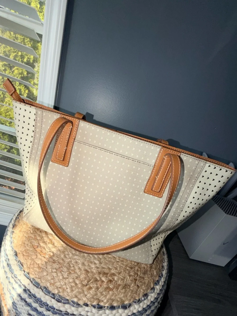 Fossil Emma Tote with Heart Design - Picture 3 of 9